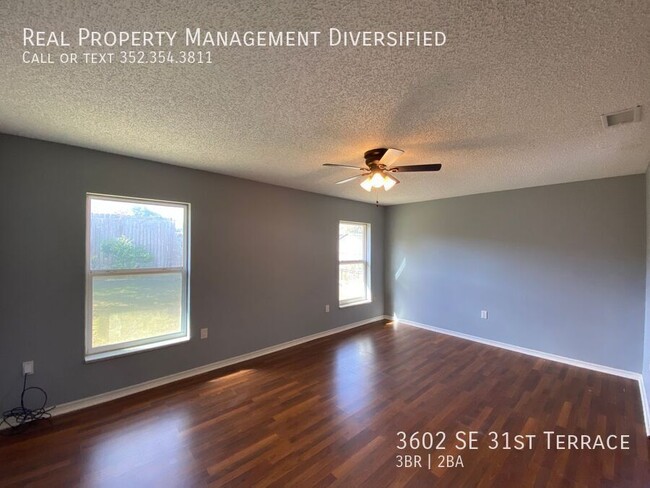 Building Photo - Cedar Hills - Desirable SE neighborhood 3/2/2