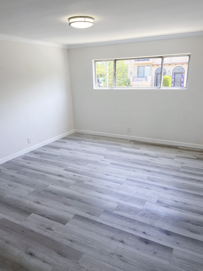 Building Photo - 14036 Riverside Drive