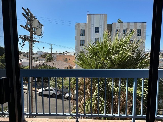 Building Photo - 1052 S Mariposa Ave