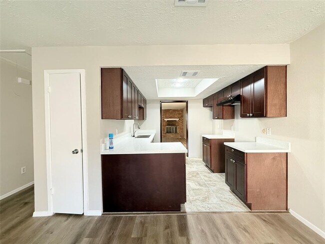 Building Photo - 6624 Westwick Dr