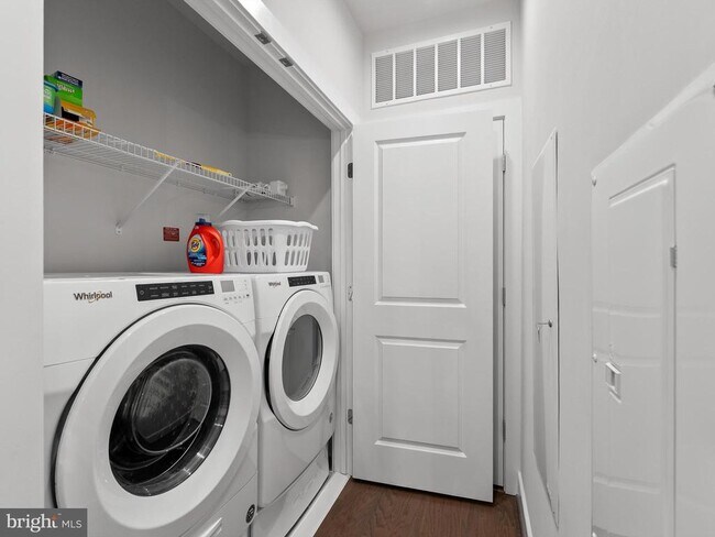 Building Photo - 2324 Wind Charm St