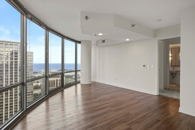 Building Photo - 1275 S Michigan Ave