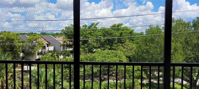 Building Photo - 2500 NE 135th St