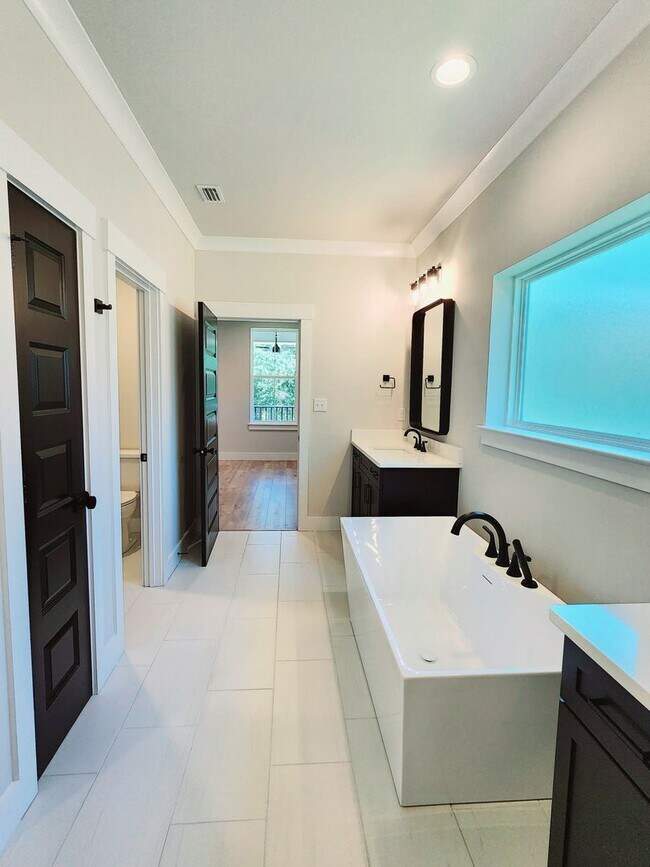 Building Photo - Stunning new executive home in Gulf Shores!
