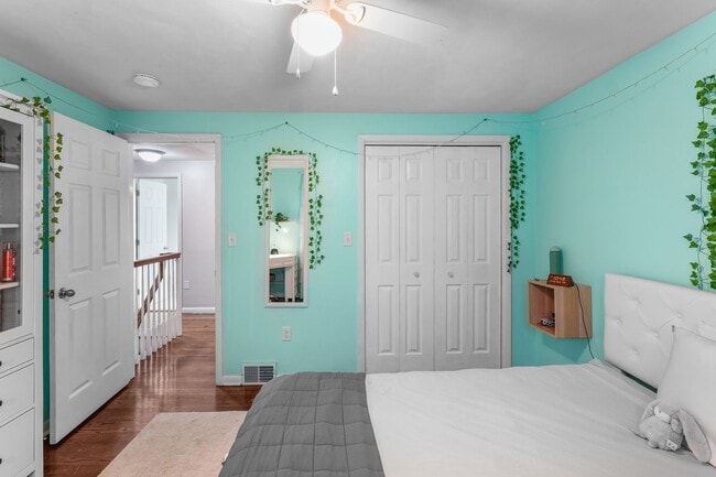 Building Photo - Beautifully Updated 4 Bedroom, 2.5 Bath Home in Fairview