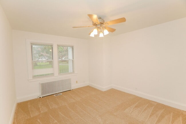 Building Photo - Beautiful Lake Home Rental in Norfolk!
