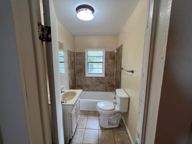 Building Photo - 3 bedroom 1 bathroom home in West Tuscaloosa