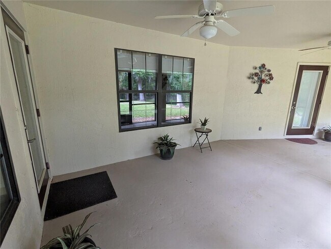 Building Photo - 8930 SE 17th Ct