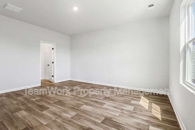 Building Photo - 376 Tiliwa St