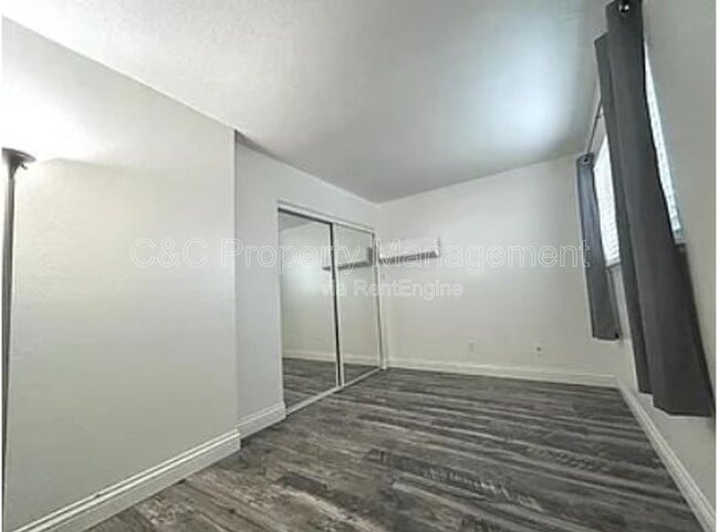 Building Photo - 969 Palm Cir