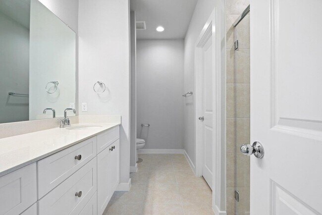 Building Photo - 2310 Castillo Dr
