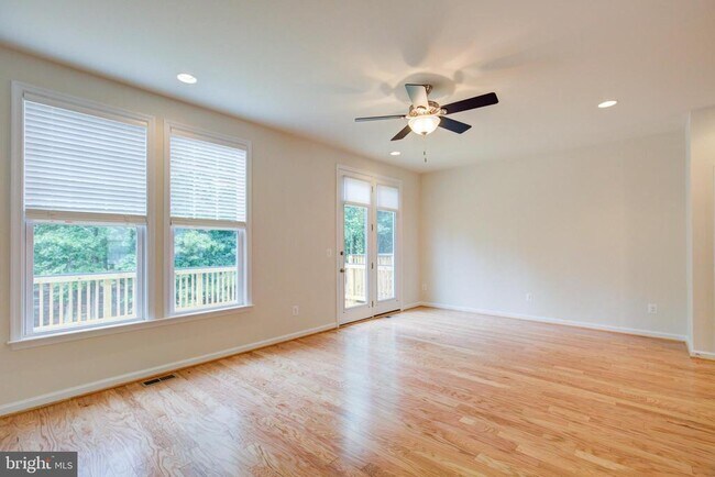 Building Photo - 135 Biscane Ct