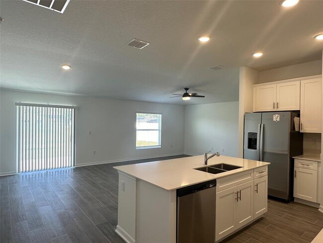 Building Photo - 426 Three Oaks Dr