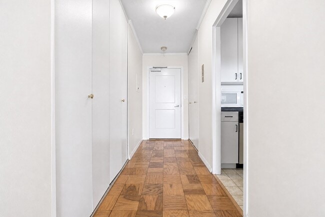 Building Photo - 8 Whittier Pl