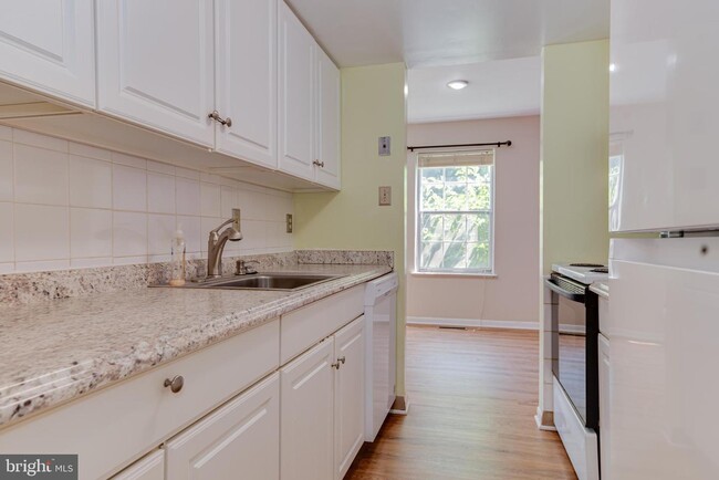 Building Photo - 9073 Lambskin Ln