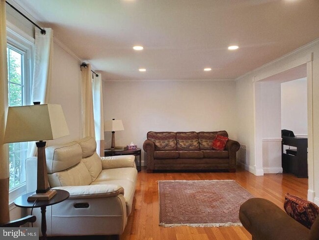 Building Photo - 15840 Buena Vista Dr