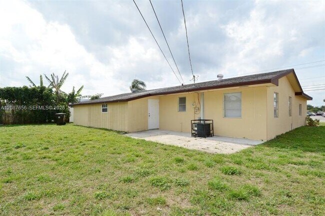 Building Photo - 4304 N Shore Dr