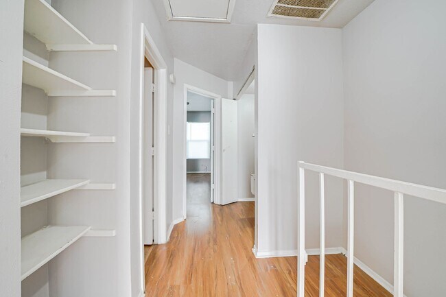 Building Photo - 2b1.5 b Condo in Garland, Water included