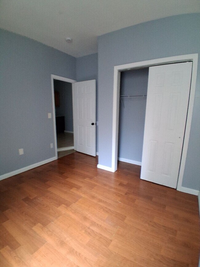 Building Photo - 483 Avon Ave