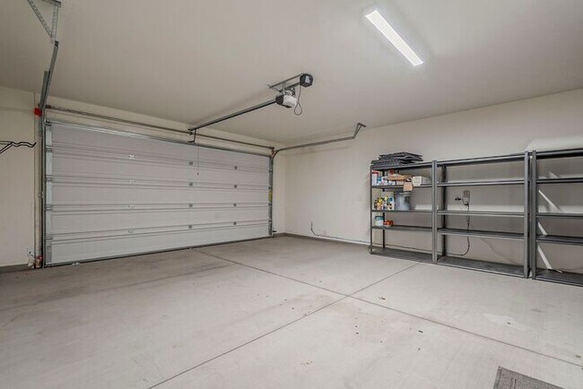 Building Photo - Bright & Stylish 3BR Home in La Estancia |...