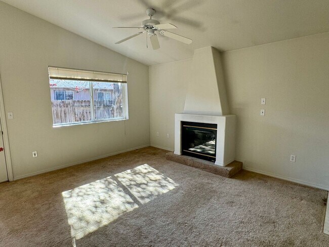 Building Photo - 516 NE Negus Loop