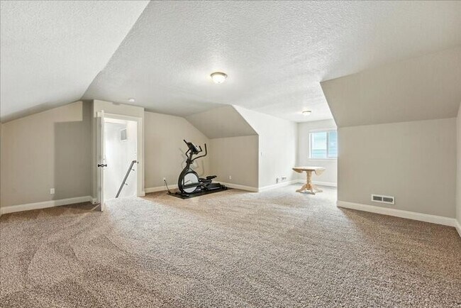 Building Photo - Elegant 3-Bedroom Fully Furnished Home wit...