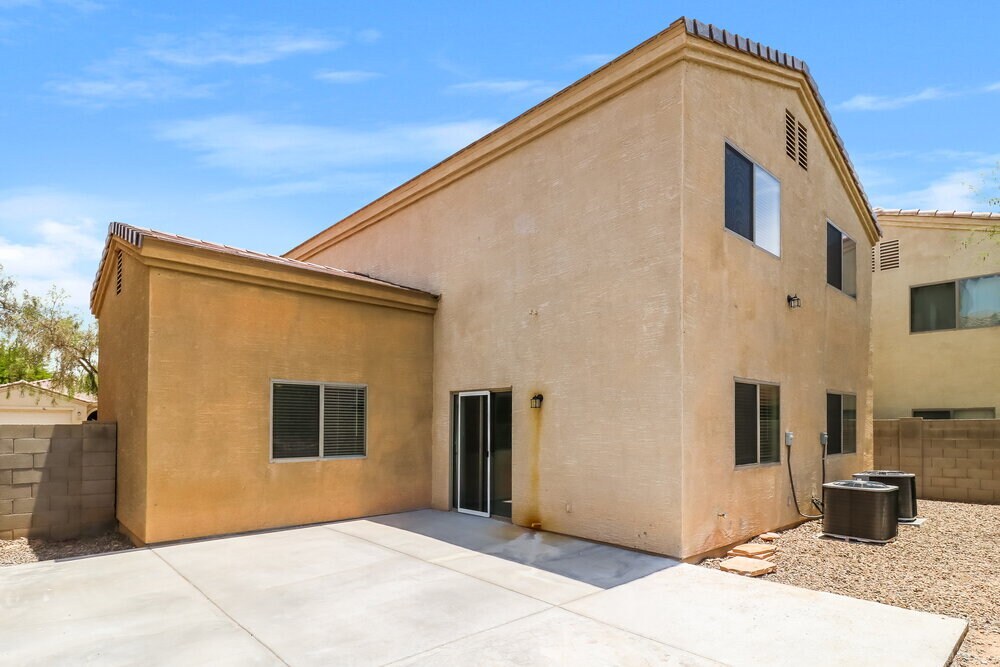 Building Photo - 7412 S 37th Dr