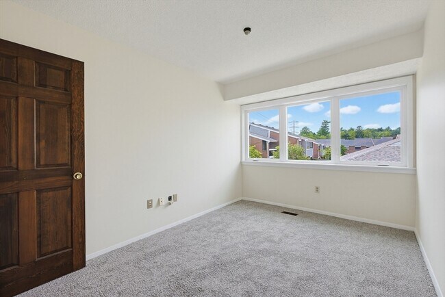Building Photo - 52 Rosewood Dr