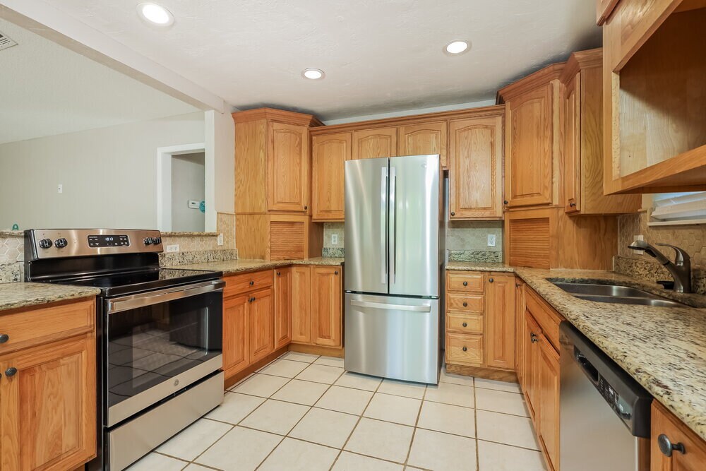 Building Photo - 10117 S Land Ave