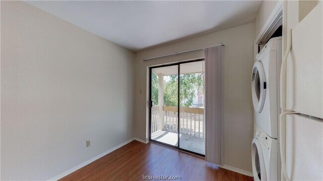 Building Photo - 307 Manuel Dr