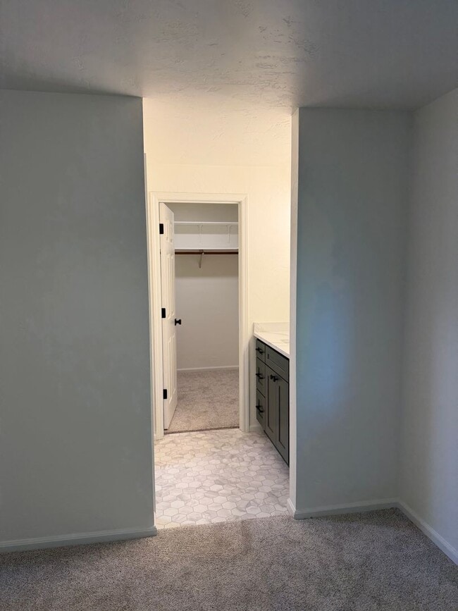 Building Photo - Updated 3 bedroom 2 bath home in a great neighborhood!