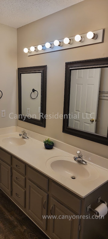Building Photo - Beautiful 4b Room!Move in ready!