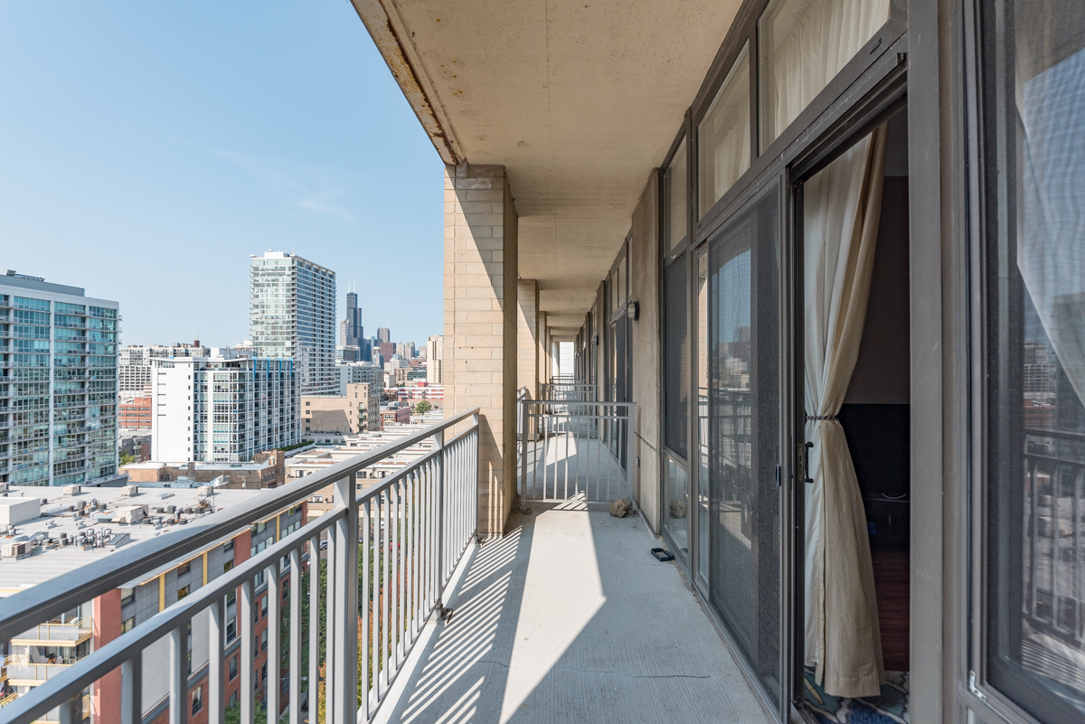 Building Photo - 212 E Cullerton St