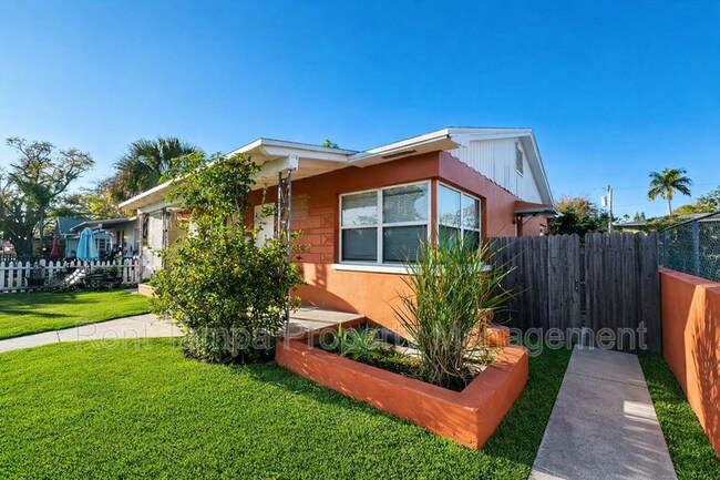 Building Photo - 761 22nd Ave S