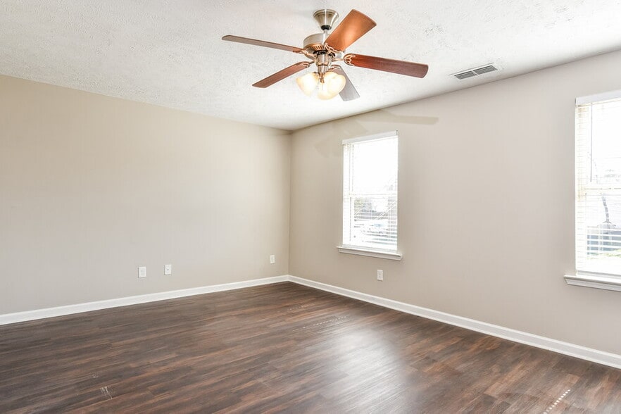 Building Photo - 6465 Paddington Way