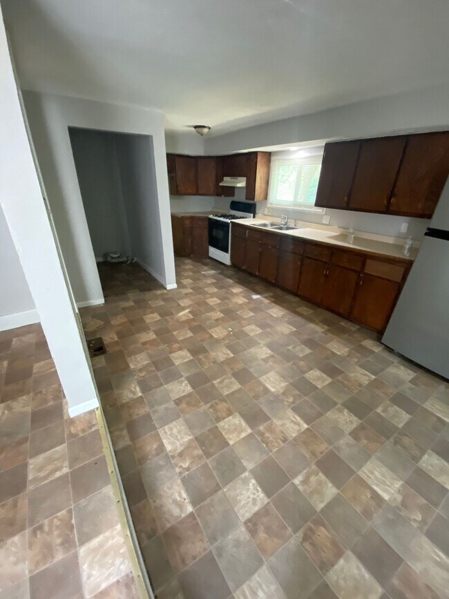 Building Photo - 1724 kendall