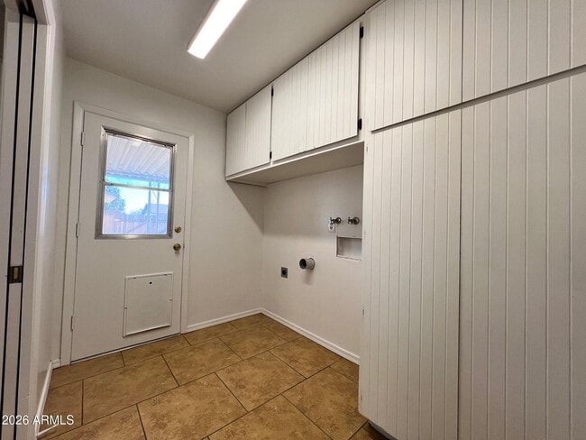 Building Photo - 551 W Gail Dr