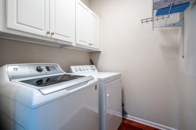 Building Photo - 2096 Fairport Way
