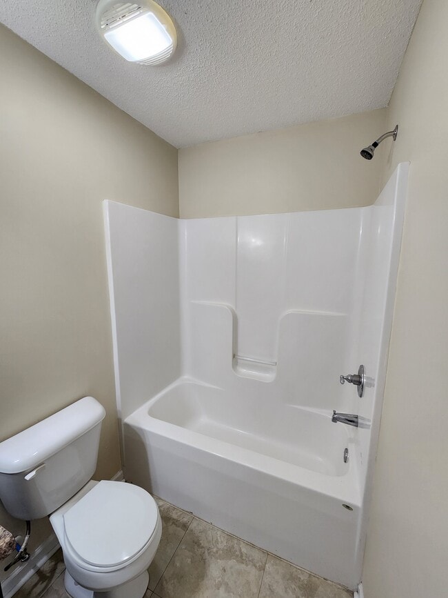 Building Photo - 1239 Askew Dr