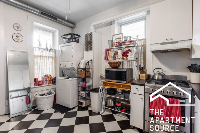 Building Photo - 2465 N Lincoln Ave