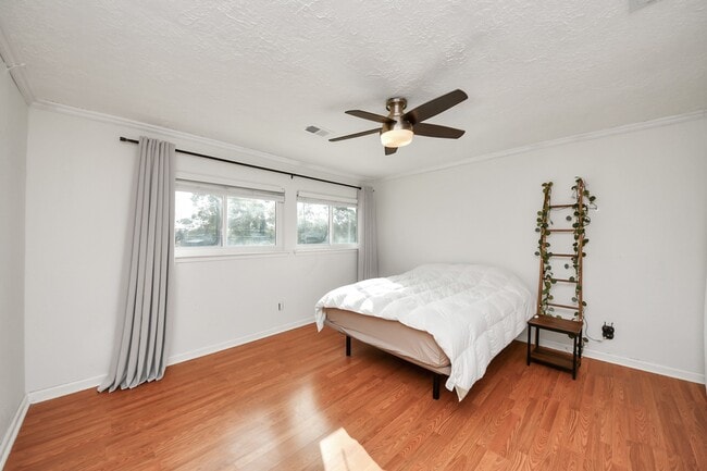 Building Photo - 601 E Castle Harbour Dr