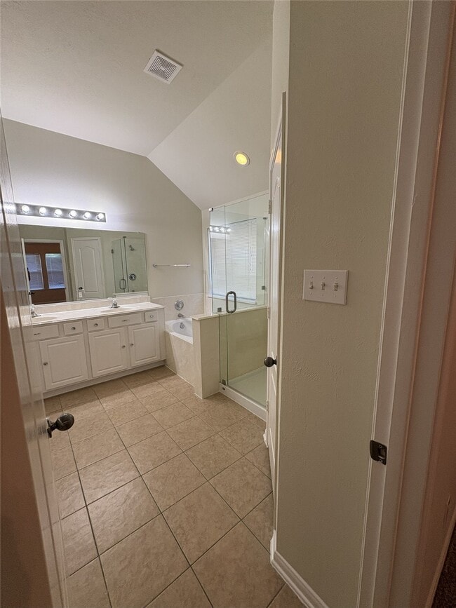 Building Photo - 1909 Highland Point Ct