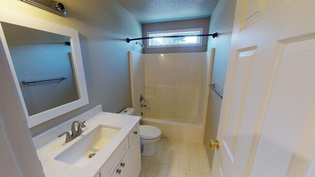 Building Photo - Wilsonville - Newly Updated 4 Bed + Bonus,...