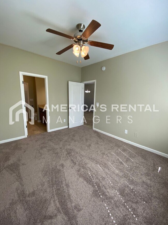 Building Photo - 129 The Heights Dr
