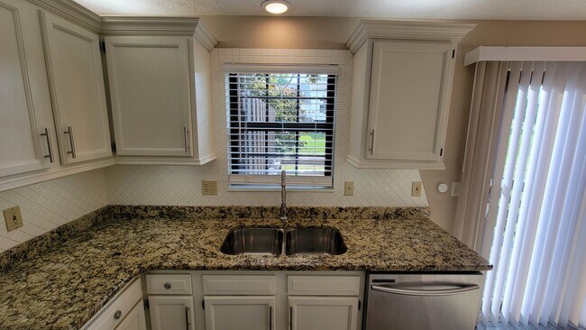 Building Photo - 6509 Blossomwood Cir NE