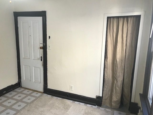 Living room - 123 S 5th St