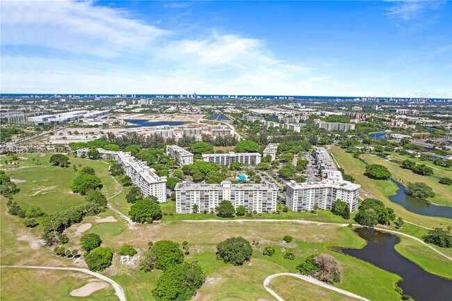 Building Photo - 2671 S Course Dr