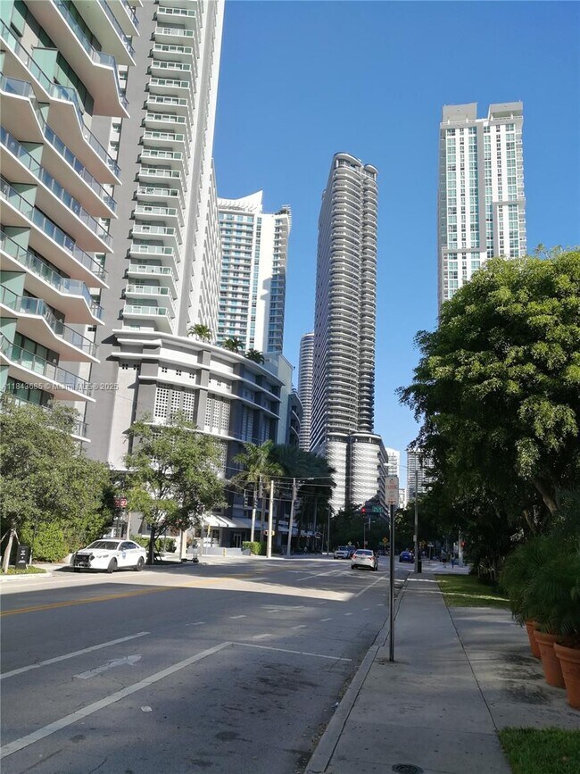 Building Photo - 1200 Brickell Bay Dr