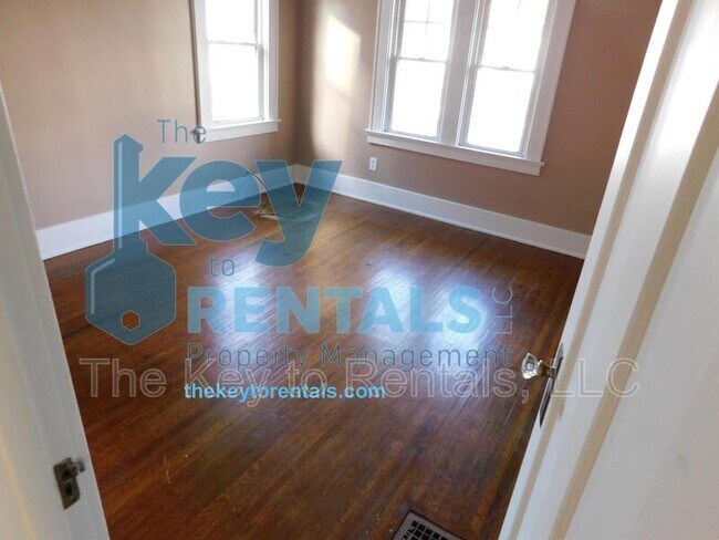 Building Photo - 125 W High Terrace