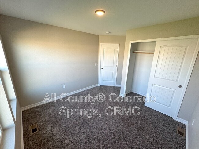 Building Photo - 764 Brambleberry Hts